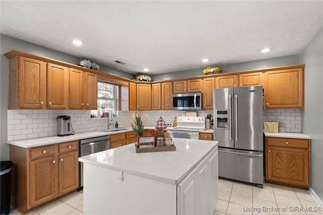 4172 Andrew Drive, Floyds Knobs, IN 47119