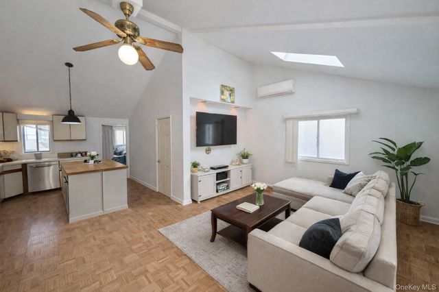 17 Oneida Avenue, Selden, NY 11784