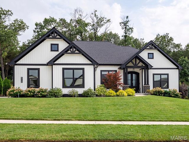 512 Hawthorne Ridge Court, Foristell, MO 63348