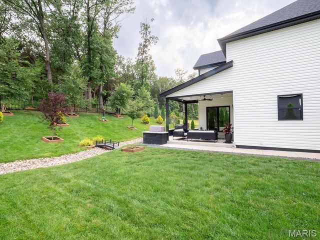 512 Hawthorne Ridge Court, Foristell, MO 63348
