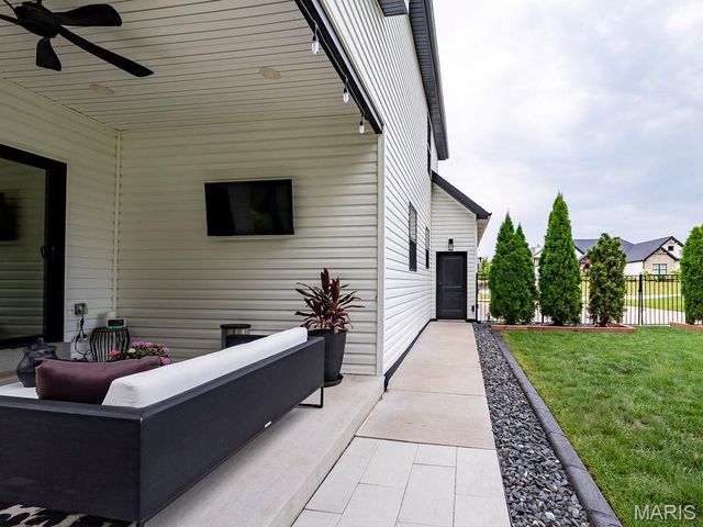 512 Hawthorne Ridge Court, Foristell, MO 63348