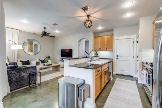 1318 Newning Ave C, Austin, TX 78704