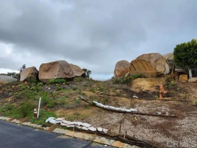 W Meadow Glen, Escondido, CA 92026