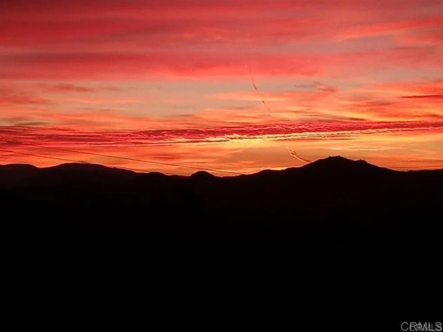 W Meadow Glen, Escondido, CA 92026