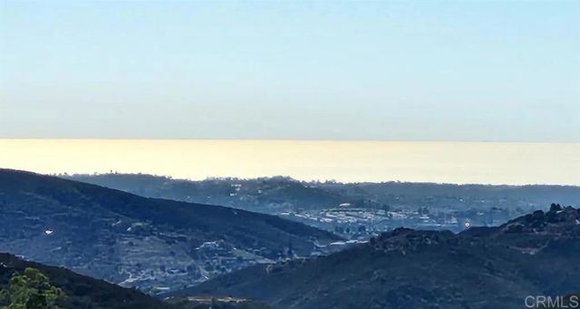 W Meadow Glen, Escondido, CA 92026