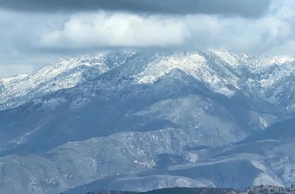 W Meadow Glen, Escondido, CA 92026