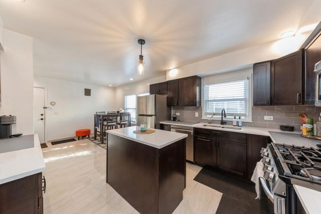 856 E Capri Drive 2, Palatine, IL 60074