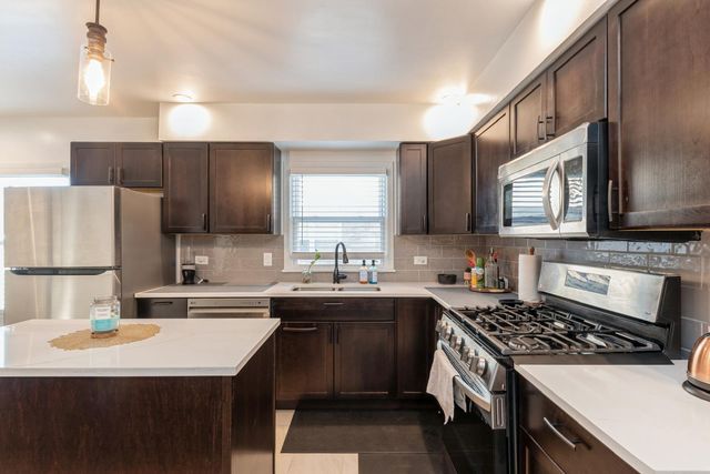 856 E Capri Drive 2, Palatine, IL 60074