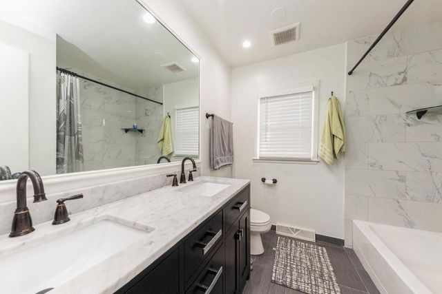 856 E Capri Drive 2, Palatine, IL 60074