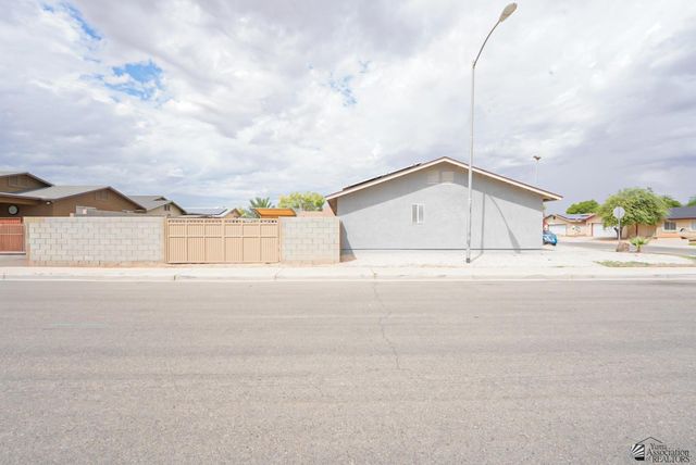 569 W Ramona St, Somerton, AZ 85350