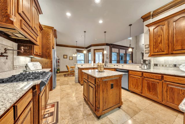 2717 S Shady Lane, Arlington, TX 76001