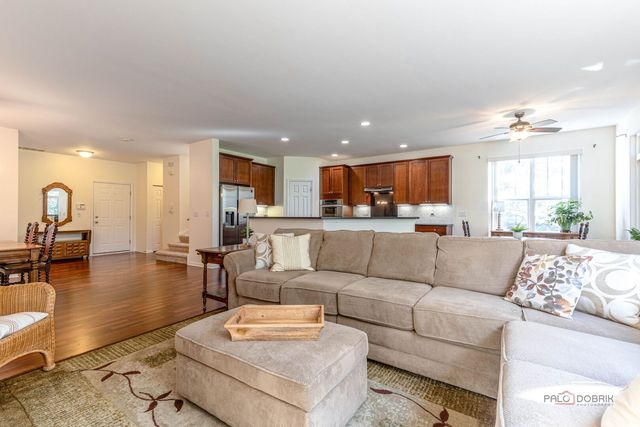1871 Crenshaw Circle, Vernon Hills, IL 60061