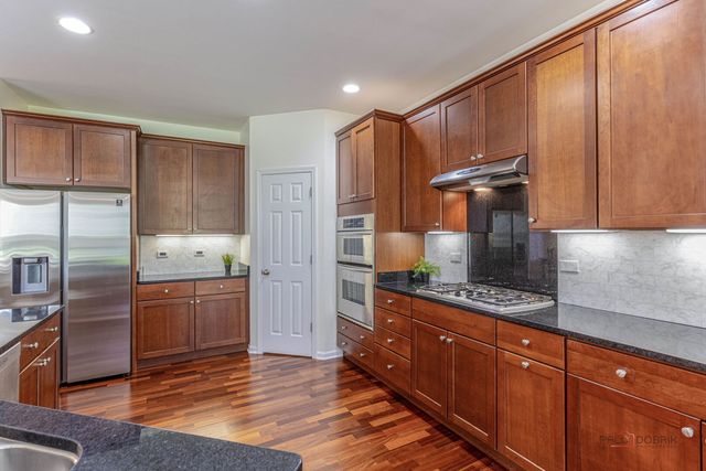 1871 Crenshaw Circle, Vernon Hills, IL 60061
