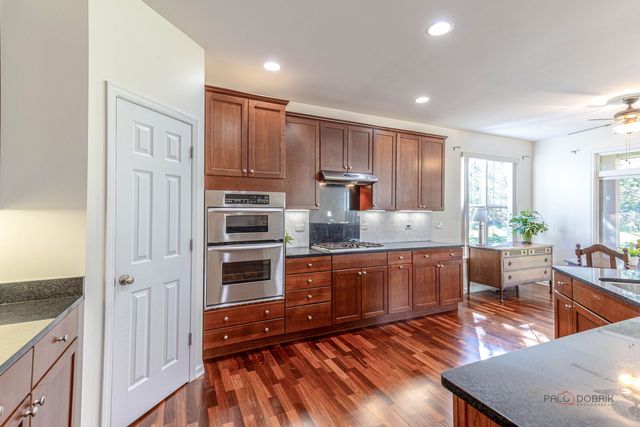 1871 Crenshaw Circle, Vernon Hills, IL 60061