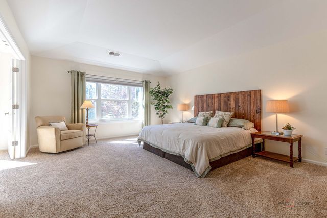 1871 Crenshaw Circle, Vernon Hills, IL 60061