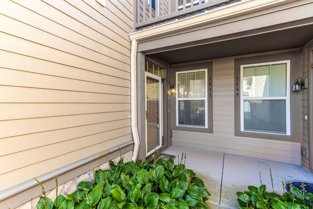 1871 Crenshaw Circle, Vernon Hills, IL 60061