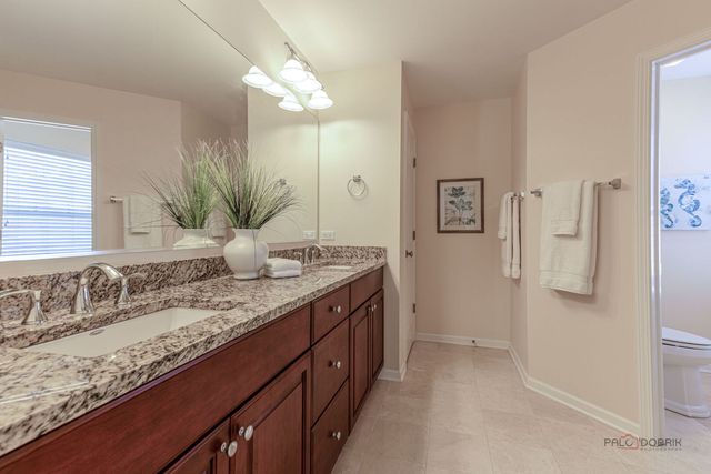 1871 Crenshaw Circle, Vernon Hills, IL 60061