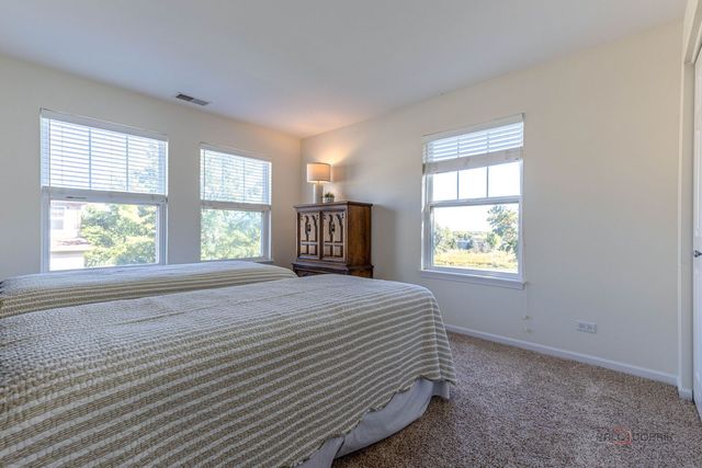 1871 Crenshaw Circle, Vernon Hills, IL 60061