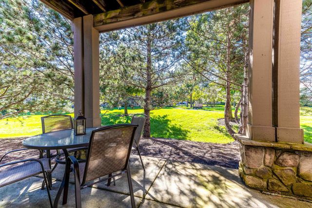 1871 Crenshaw Circle, Vernon Hills, IL 60061