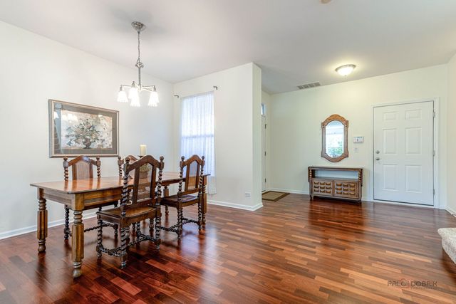 1871 Crenshaw Circle, Vernon Hills, IL 60061