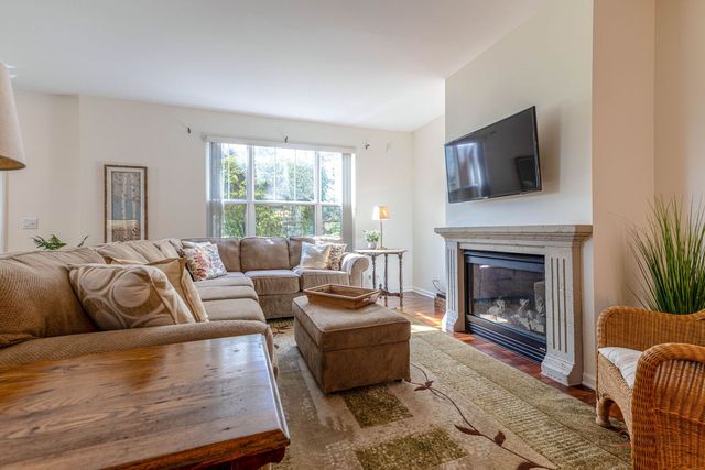 1871 Crenshaw Circle, Vernon Hills, IL 60061