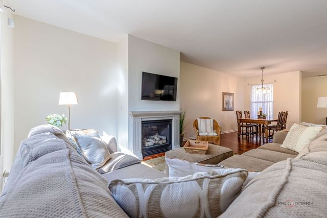 1871 Crenshaw Circle, Vernon Hills, IL 60061