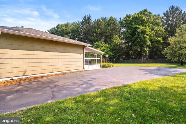 281 WINDSOR RD, Hightstown, NJ 08520