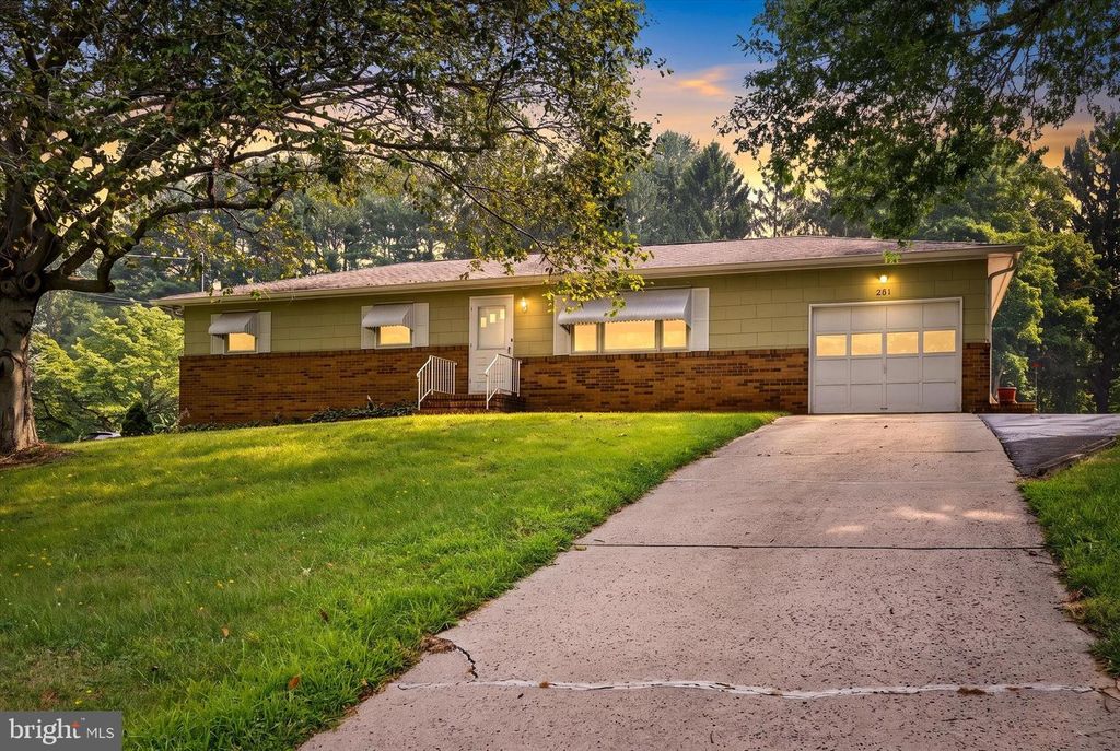 281 WINDSOR RD, Hightstown, NJ 08520