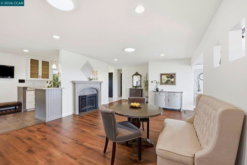 Image 11 of property listing at 10570 Englewood Dr, Oakland, CA 94605