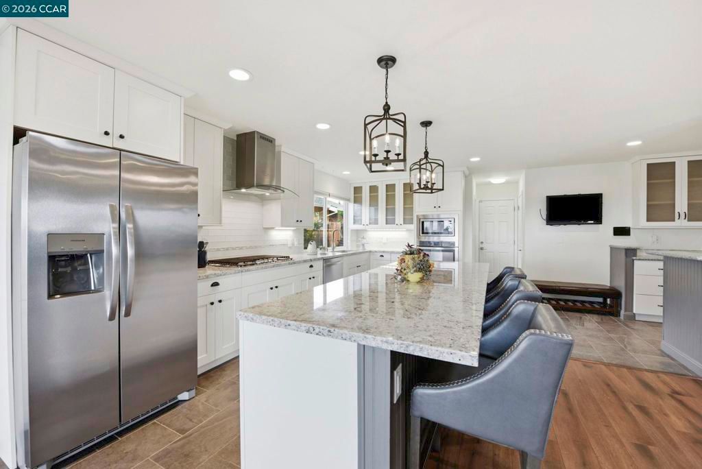 Image 17 of property listing at 10570 Englewood Dr, Oakland, CA 94605