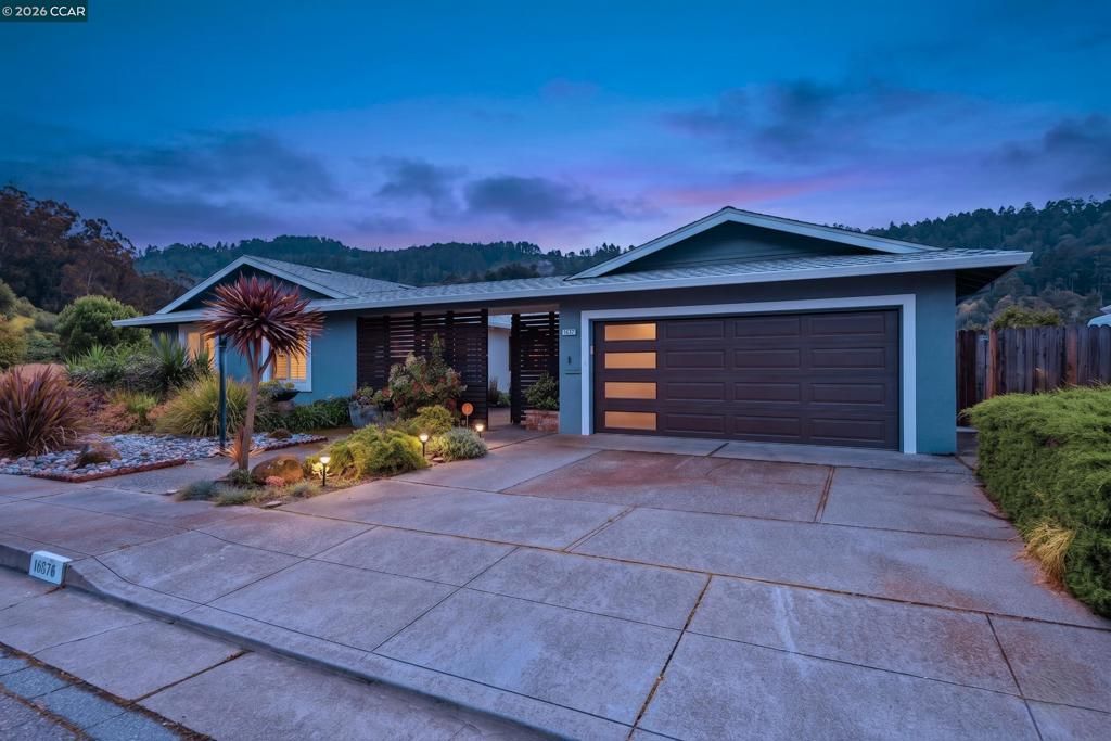 Image 3 of property listing at 10570 Englewood Dr, Oakland, CA 94605