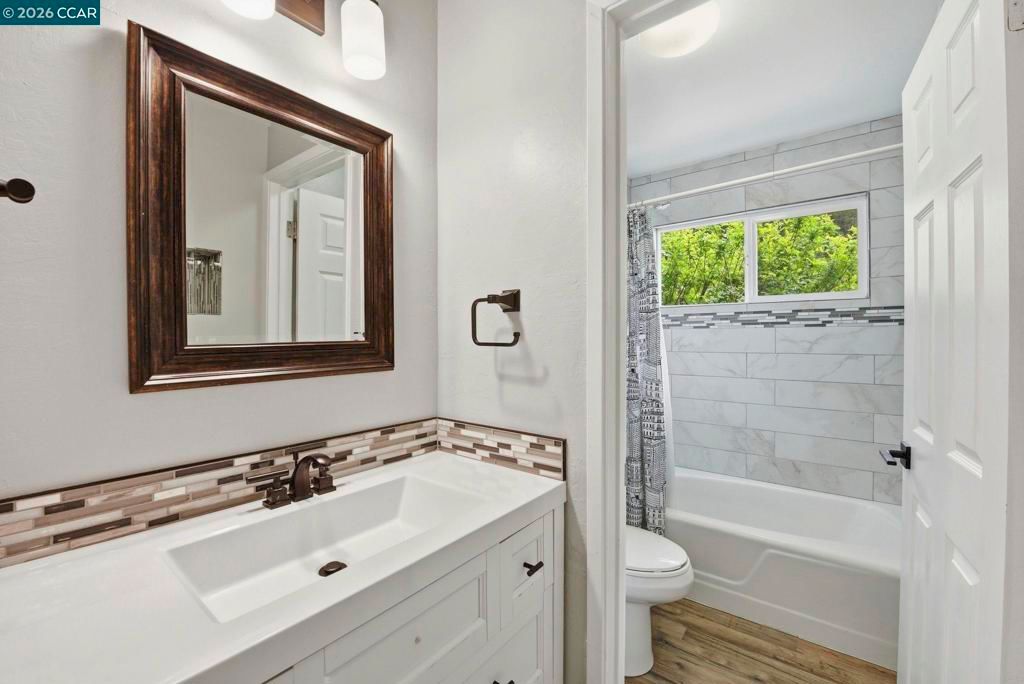 Image 33 of property listing at 10570 Englewood Dr, Oakland, CA 94605