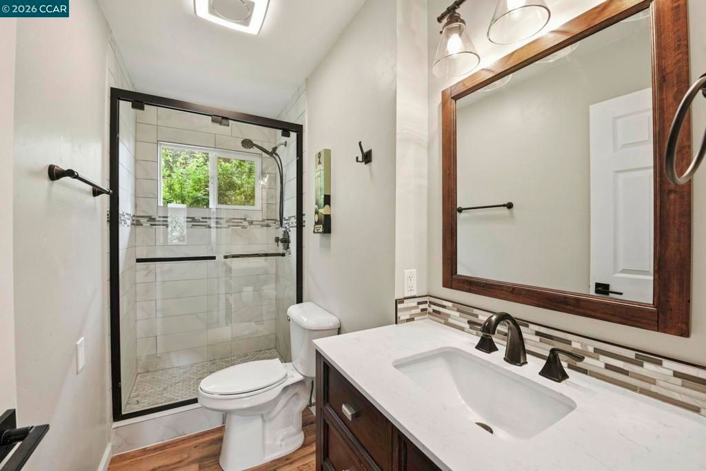 Image 36 of property listing at 10570 Englewood Dr, Oakland, CA 94605