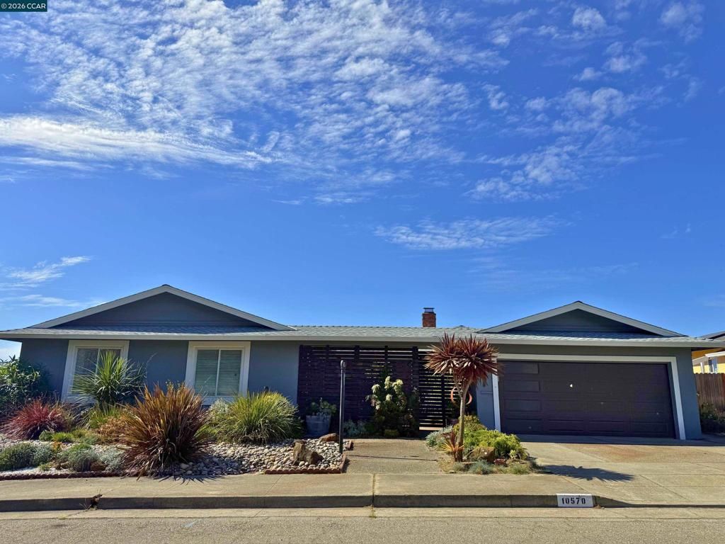 Image 4 of property listing at 10570 Englewood Dr, Oakland, CA 94605