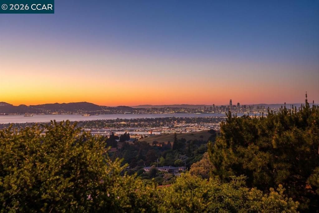 Image 45 of property listing at 10570 Englewood Dr, Oakland, CA 94605