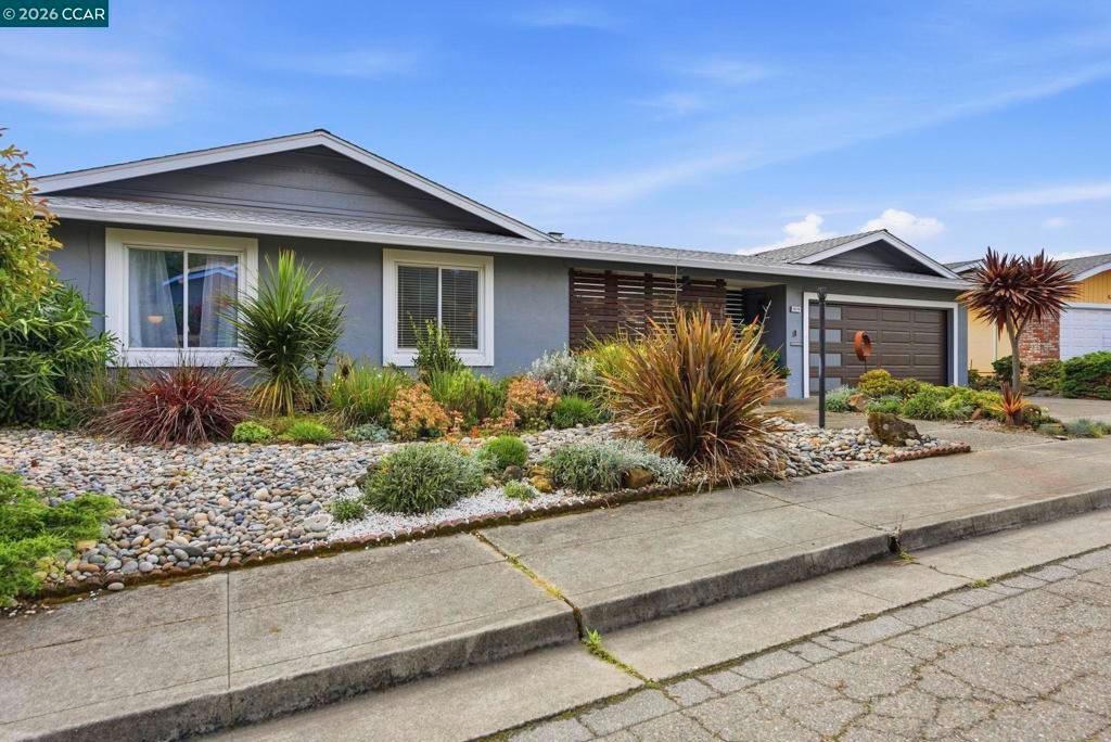 Image 5 of property listing at 10570 Englewood Dr, Oakland, CA 94605