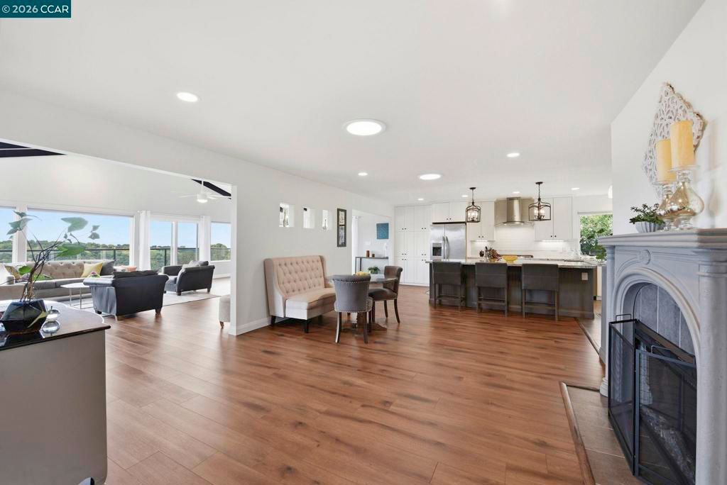 Image 9 of property listing at 10570 Englewood Dr, Oakland, CA 94605