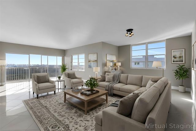300 Bayview Dr PH-06, Sunny Isles Beach, FL 33160