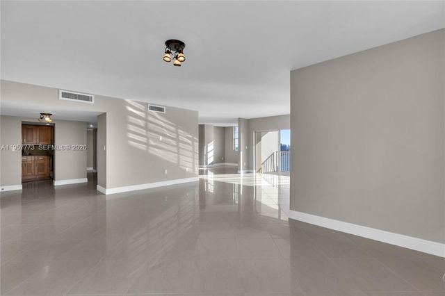 300 Bayview Dr PH-06, Sunny Isles Beach, FL 33160