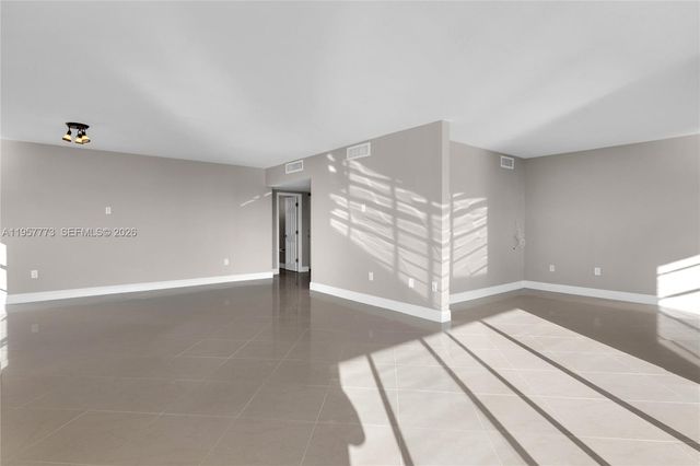 300 Bayview Dr PH-06, Sunny Isles Beach, FL 33160