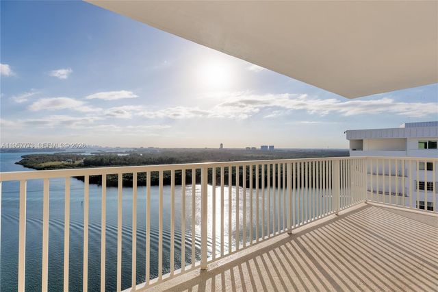 300 Bayview Dr PH-06, Sunny Isles Beach, FL 33160