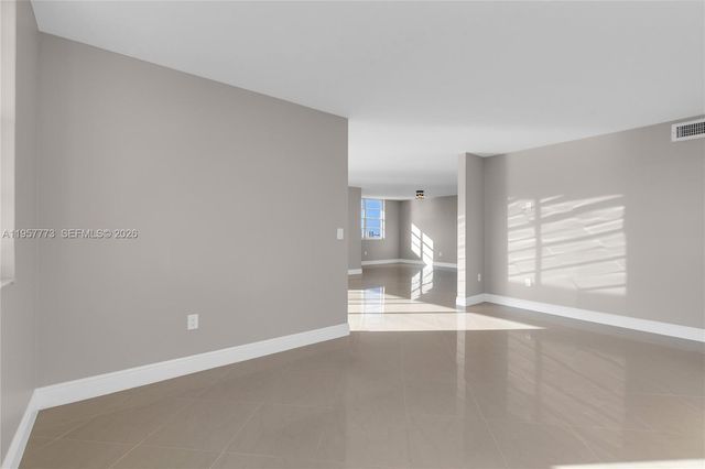 300 Bayview Dr PH-06, Sunny Isles Beach, FL 33160