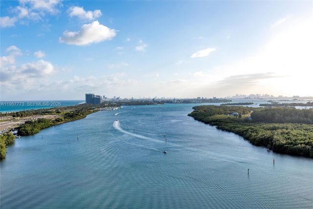 300 Bayview Dr PH-06, Sunny Isles Beach, FL 33160