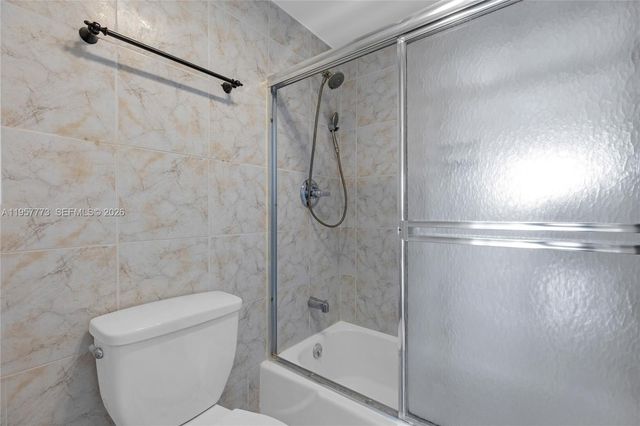 300 Bayview Dr PH-06, Sunny Isles Beach, FL 33160