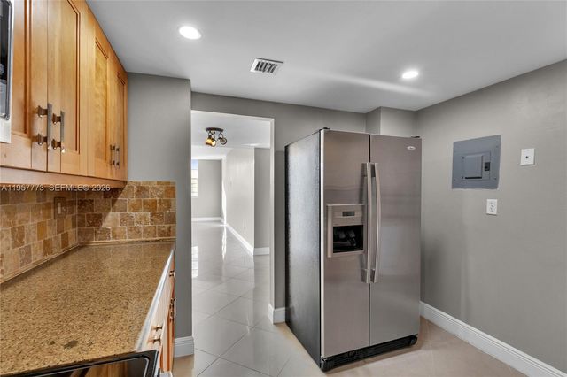 300 Bayview Dr PH-06, Sunny Isles Beach, FL 33160