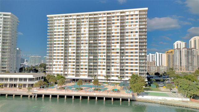300 Bayview Dr PH-06, Sunny Isles Beach, FL 33160