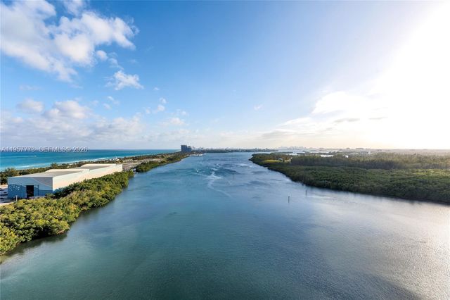 300 Bayview Dr PH-06, Sunny Isles Beach, FL 33160