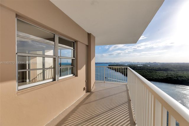 300 Bayview Dr PH-06, Sunny Isles Beach, FL 33160