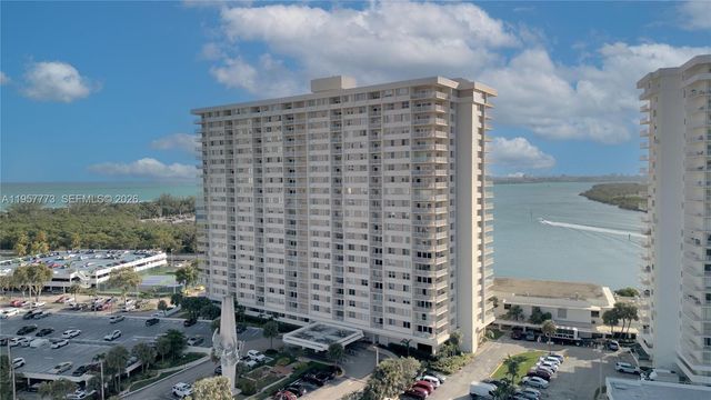 300 Bayview Dr PH-06, Sunny Isles Beach, FL 33160