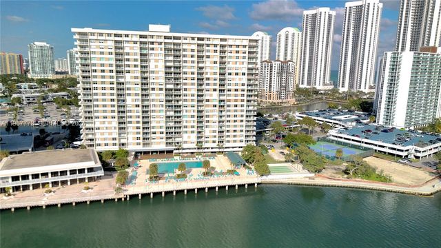 300 Bayview Dr PH-06, Sunny Isles Beach, FL 33160